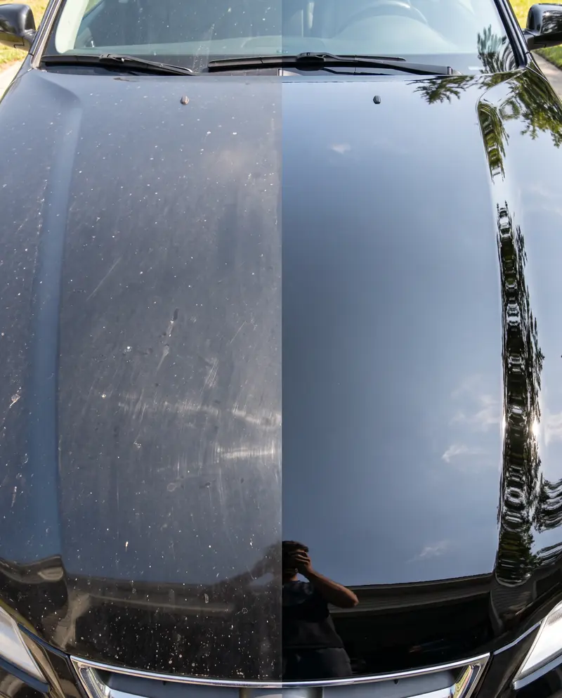 Capó del auto antes y después del pulido